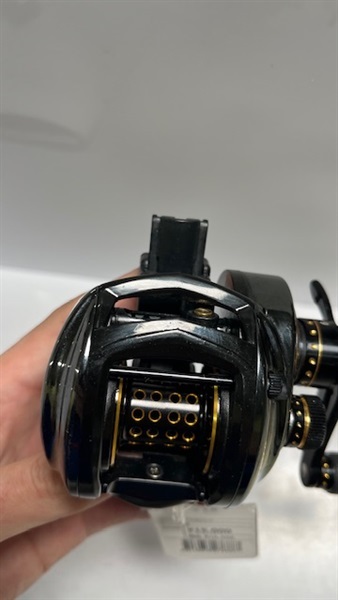 レボブラック６右